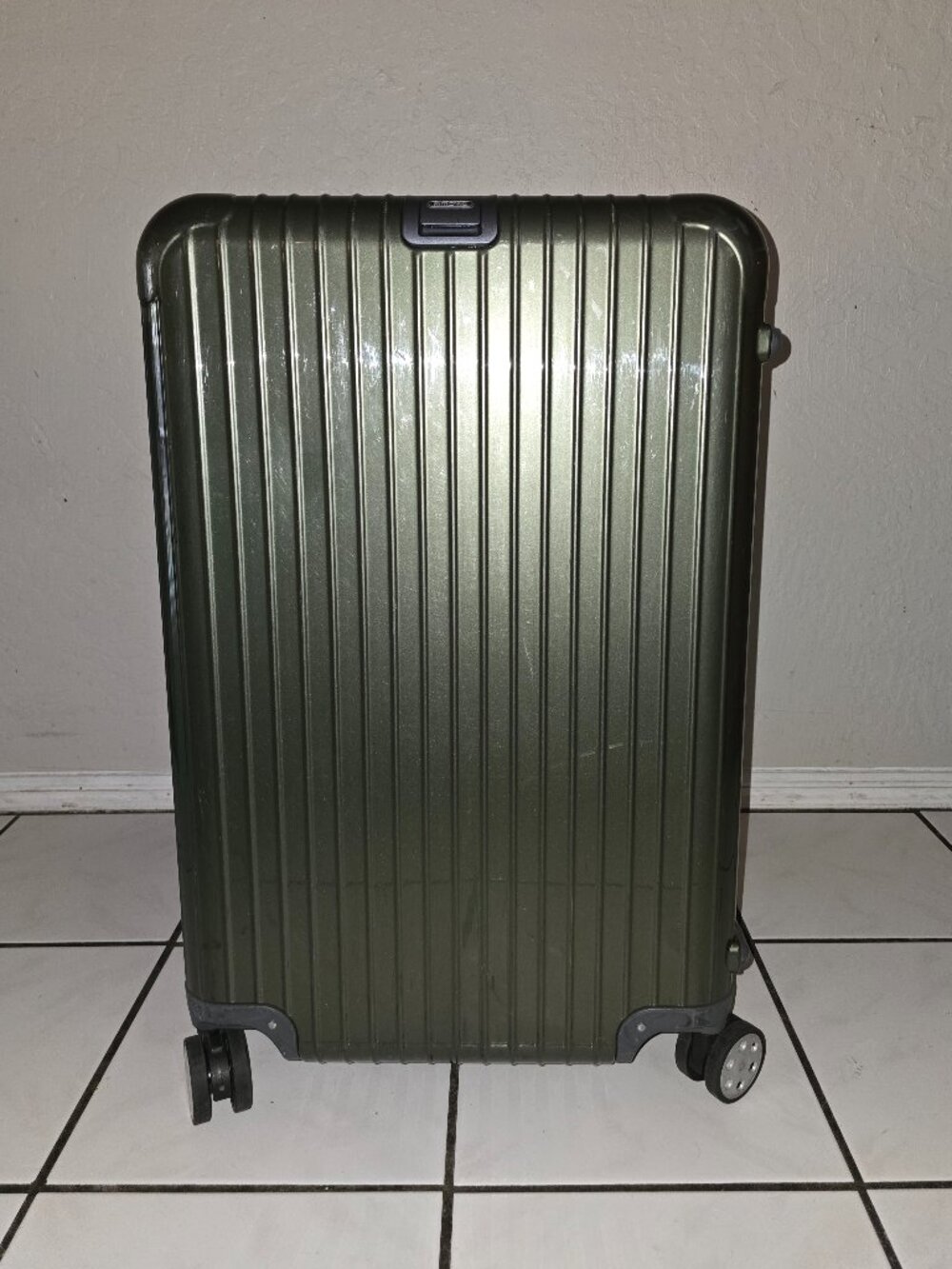 Rimowa Salsa Deluxe Multiwheel 830.90 Large 82L Check-In 4 Spinner Olive AS-IS